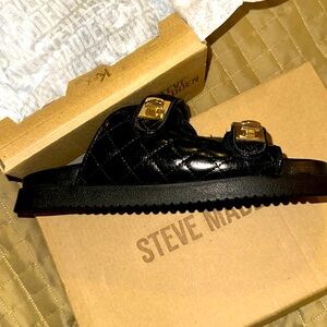 Steve Madden Women's Schmona Flat Sandal